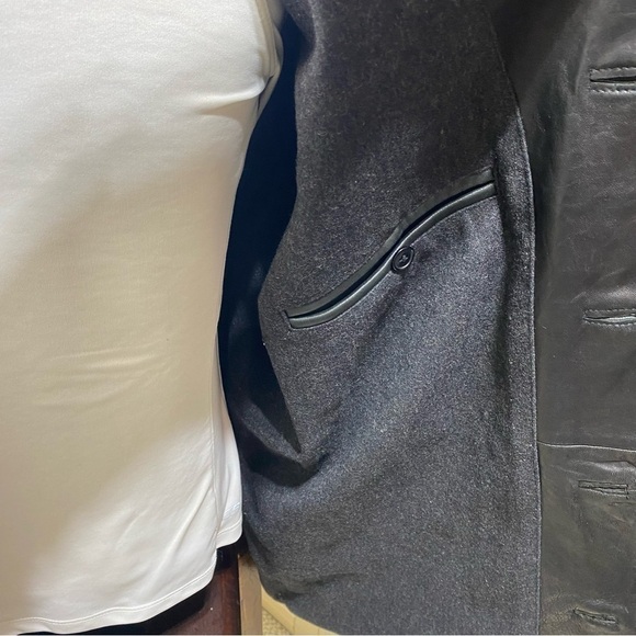 Coach Black Leather Jacket Men's Size Large
100% Leather With Wool Blend Liner - Picture 7 of 12